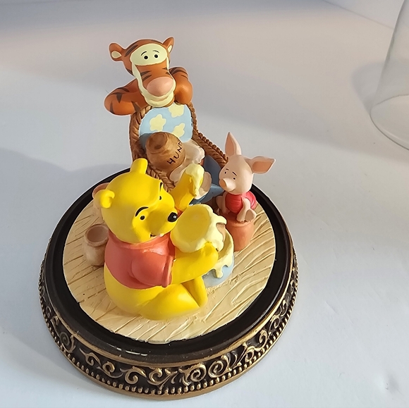 RARE LIMITED EDITION Winnie the Pooh and Friends Figurine Glass Dome - Picture 4 of 6